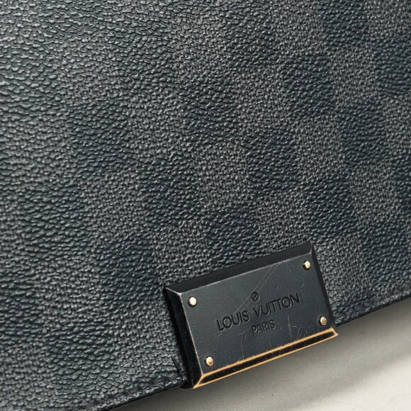 Louis Vuitton Graphite Damier District MM Cross Body Bag - Picture 11 of 14